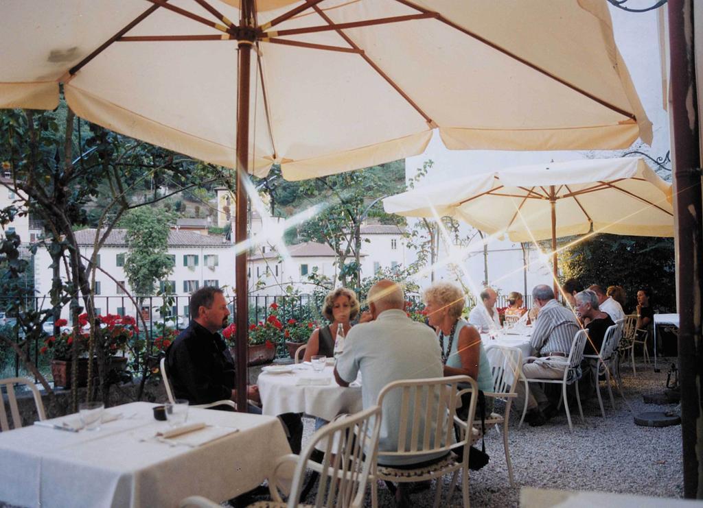 Hotel Ristorante Corona Lucca Exterior photo